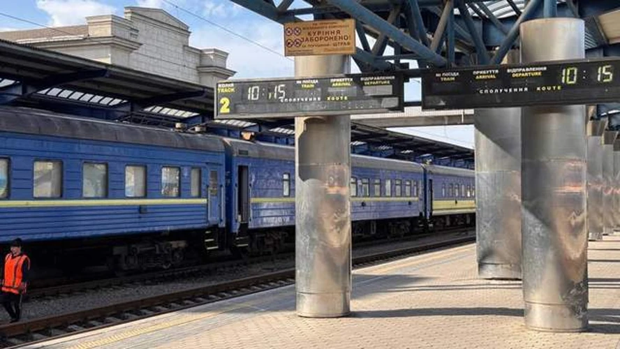 Укрзалізниця обмежує продаж квитків з 27 серпня: що відомо про причини та напрямки