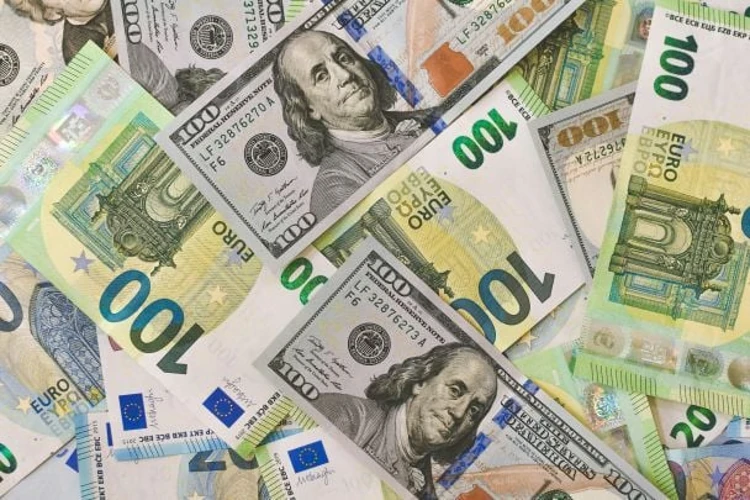 Курс валют НБУ 20 серпня: хронологія змін долара, євро та злотого