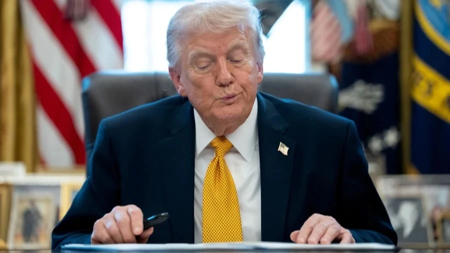 Трамп застосував право на виняток із «закону Грема»: що зробив президент США