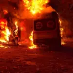 Наслідки ударів FPV-дронів по автомобілях швидкої допомоги та житловій багатоповерхівці у Краматорську (фото Донецької
